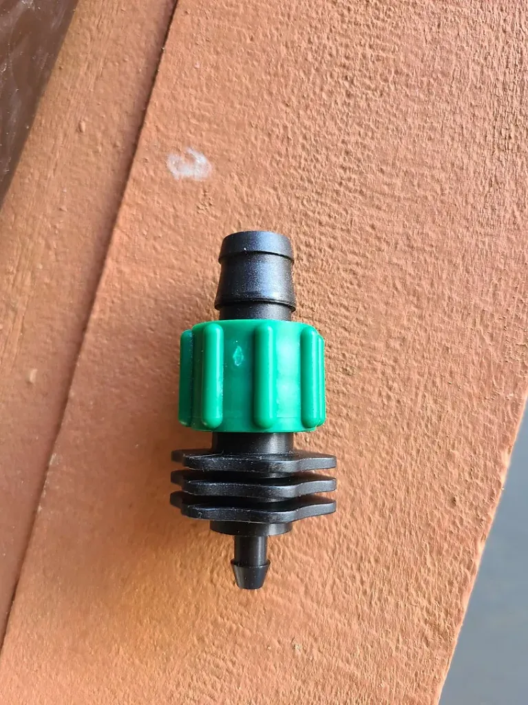 Drip hose conector
